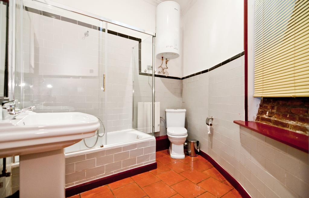 Apartamentos Madrid Retiro Pokoj fotografie
